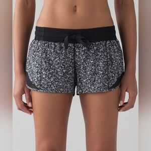 Lululemon Hotty Hot Short 2.5"